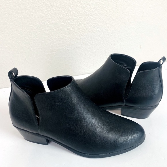 Lane Bryant Cloud Dream Black Side Dip Ankle Boots Size 9.5 - Picture 1 of 7